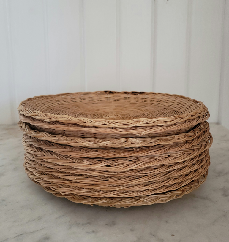 Wicker Plate Holders